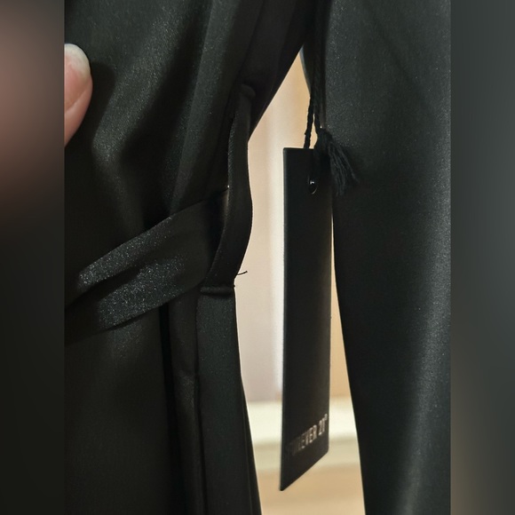 NWT-Women’s Forever 21 Black Coat. Size Large. - Picture 9 of 12